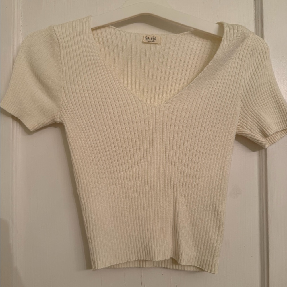 Brandy Melville John Galt Cream Ribbed V-Neck Short Sleeve Tee